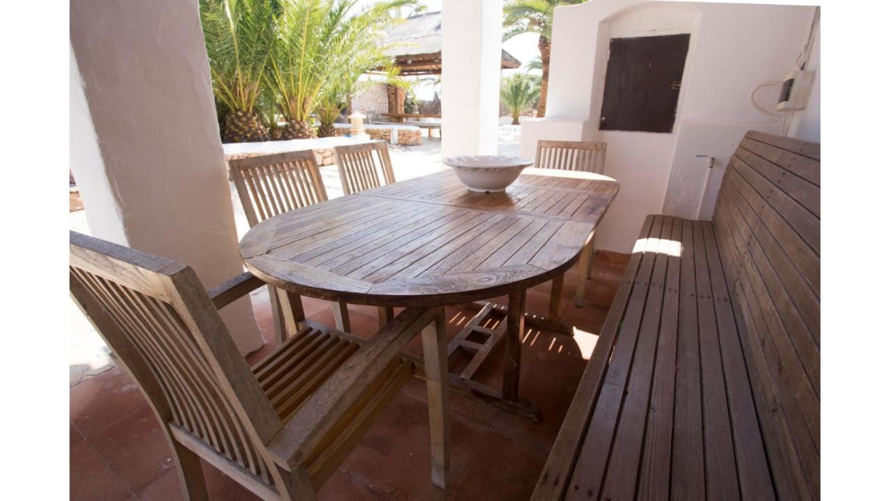 Villa Daniel 5 Mins By Taxi Into Ibiza Town Sant Jordi de ses Salines Buitenkant foto