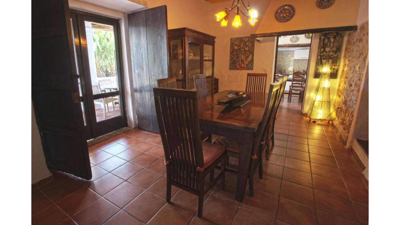 Villa Daniel 5 Mins By Taxi Into Ibiza Town Sant Jordi de ses Salines Buitenkant foto